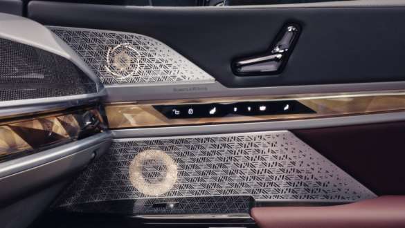 Bowers & Wilkins Diamond surround hangsugárzó rendszer.