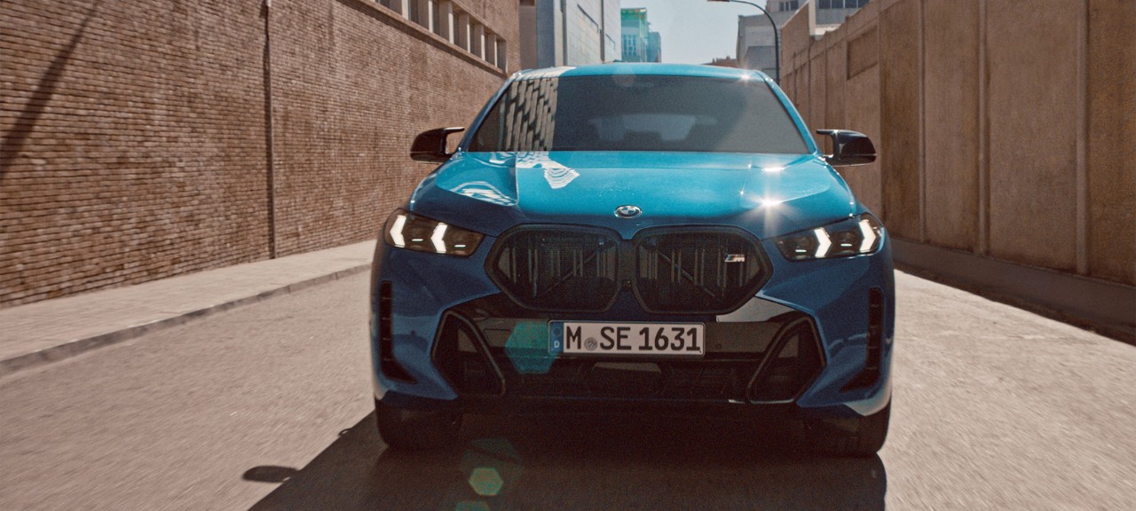 GYÖNYÖRKÖDJÖN A BMW X6 KÜLSŐ DIZÁJNJÁBAN.